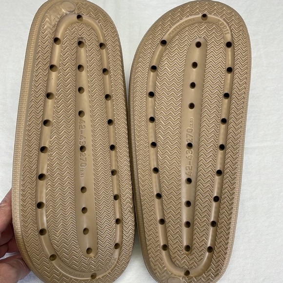 Udtune Non Slip Lightweight Slides Unisex Bathroom Shoes, mens size 9-10 - Picture 3 of 12